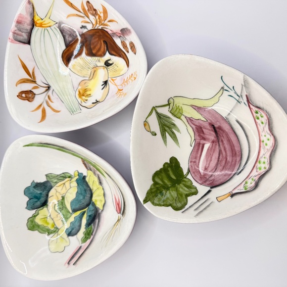 Vintage Mancioli Italian pottery footed bowl with 3 matching small bowls. - Picture 5 of 11